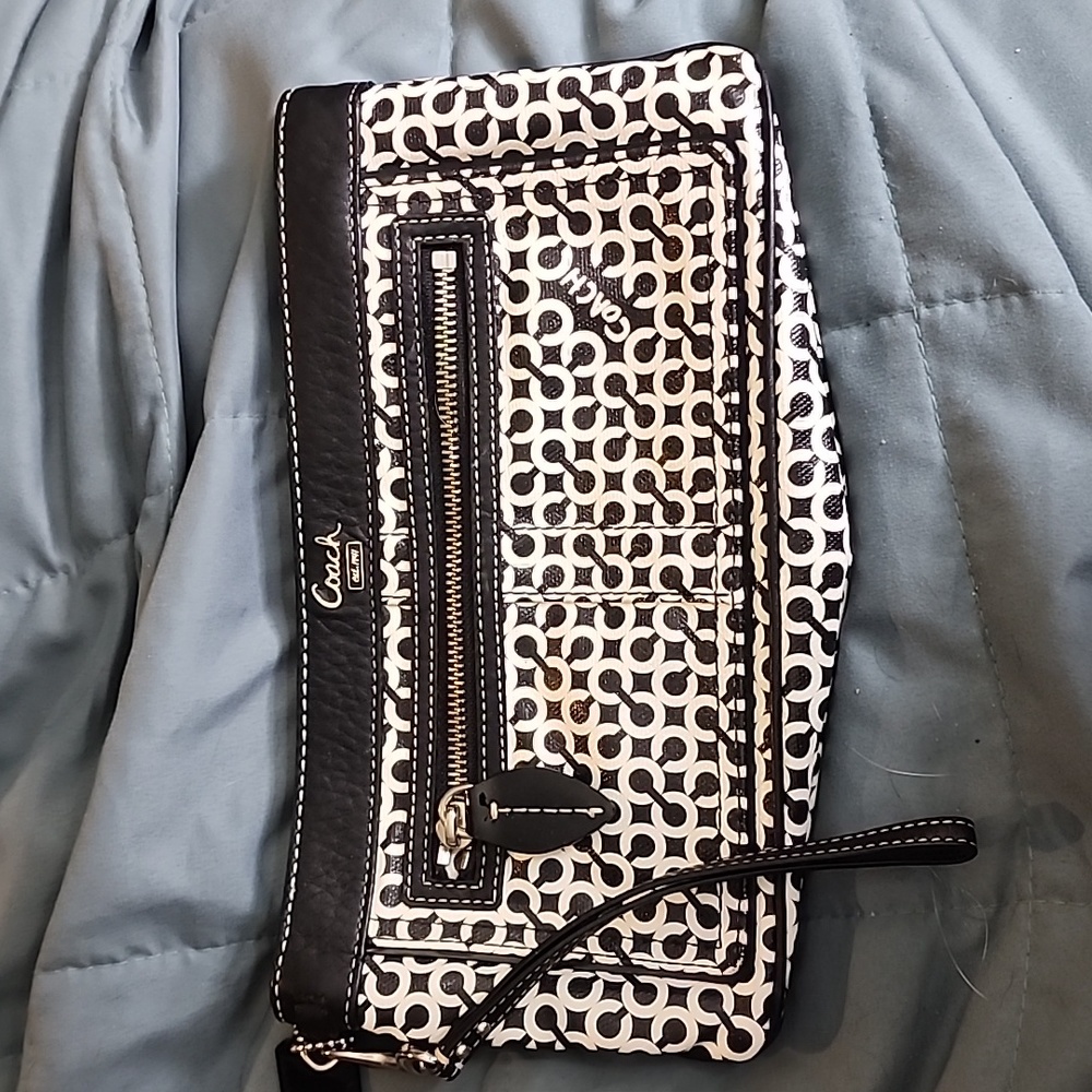 Large wristlet